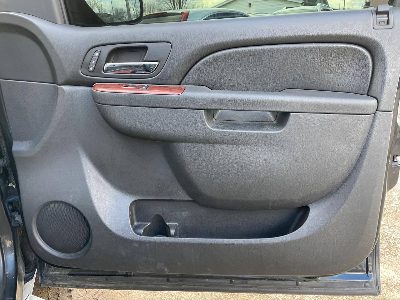 Chevrolet Suburban LTZ 1500 4WD 2011