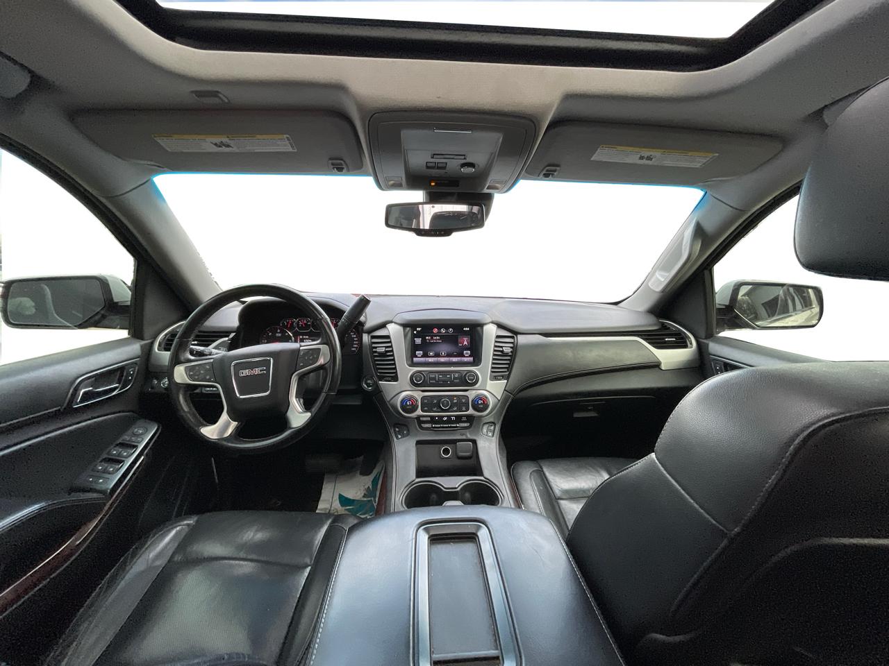 GMC Yukon XL SLT 1/2 Ton 4WD 2015