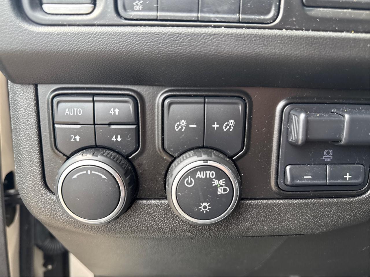 Chevrolet Suburban LT 4WD 2021