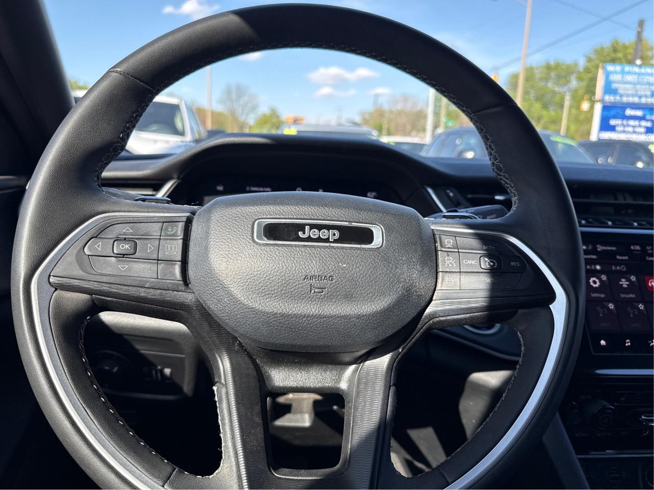 Jeep Grand Cherokee L Laredo 4WD 2023