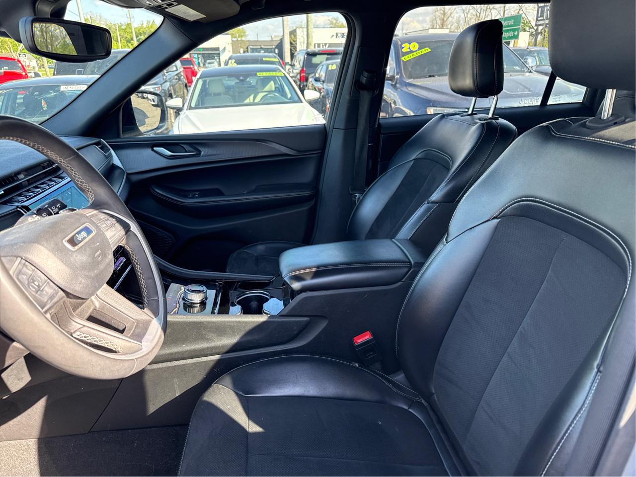 Jeep Grand Cherokee L Laredo 4WD 2023