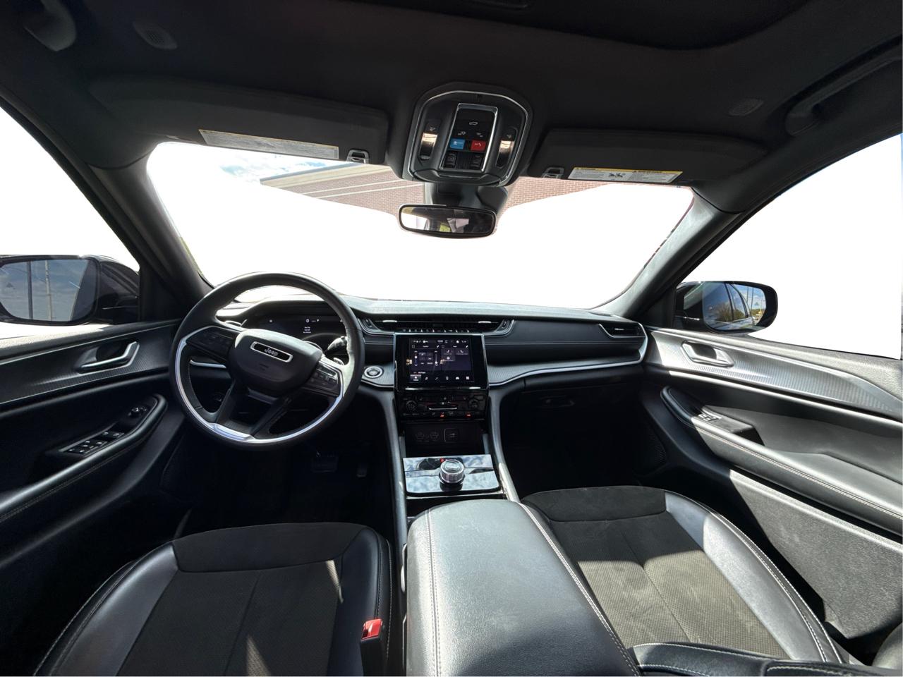 Jeep Grand Cherokee L Laredo 4WD 2023