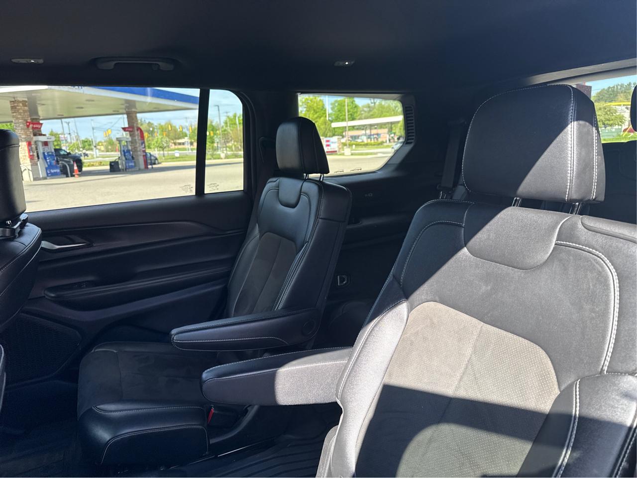 Jeep Grand Cherokee L Laredo 4WD 2023