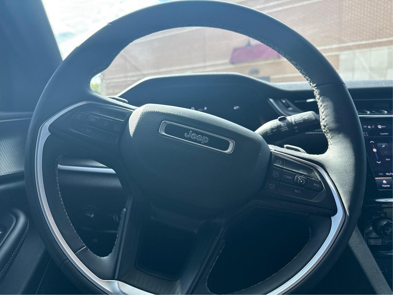 Jeep Grand Cherokee L Laredo 4WD 2023