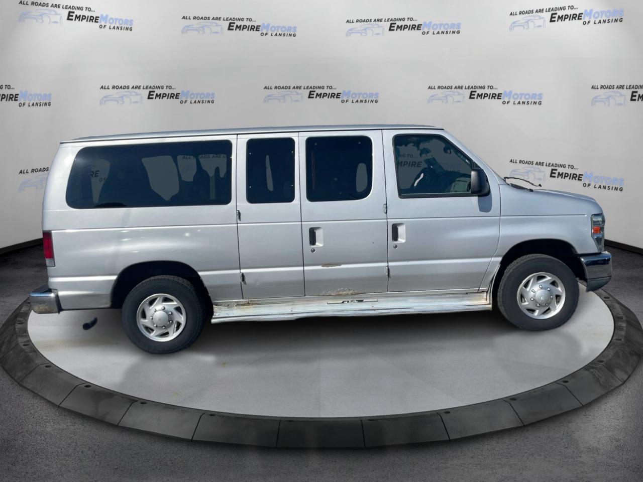 Ford Econoline E-350 XL Super Duty 2012