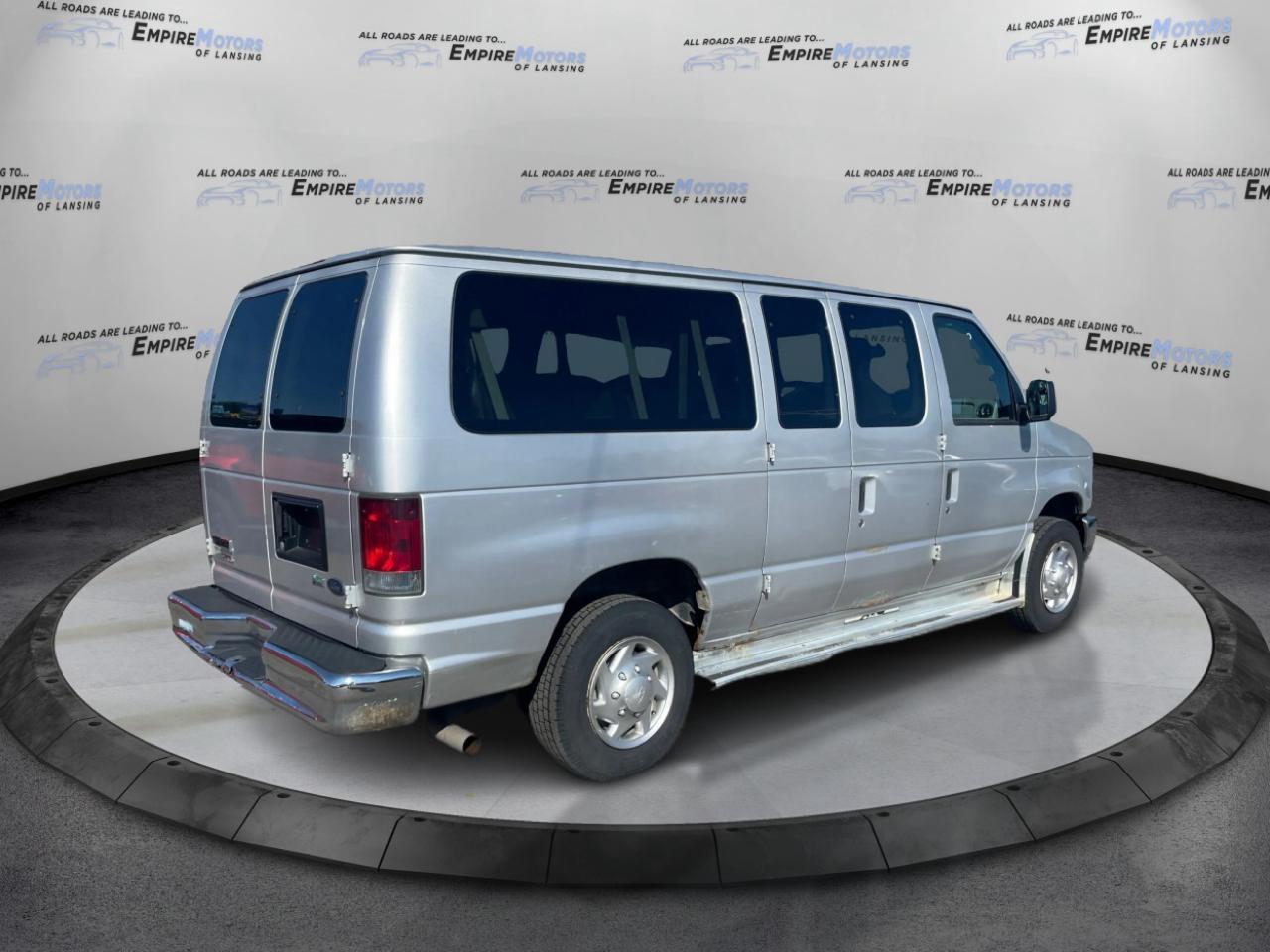 Ford Econoline E-350 XL Super Duty 2012