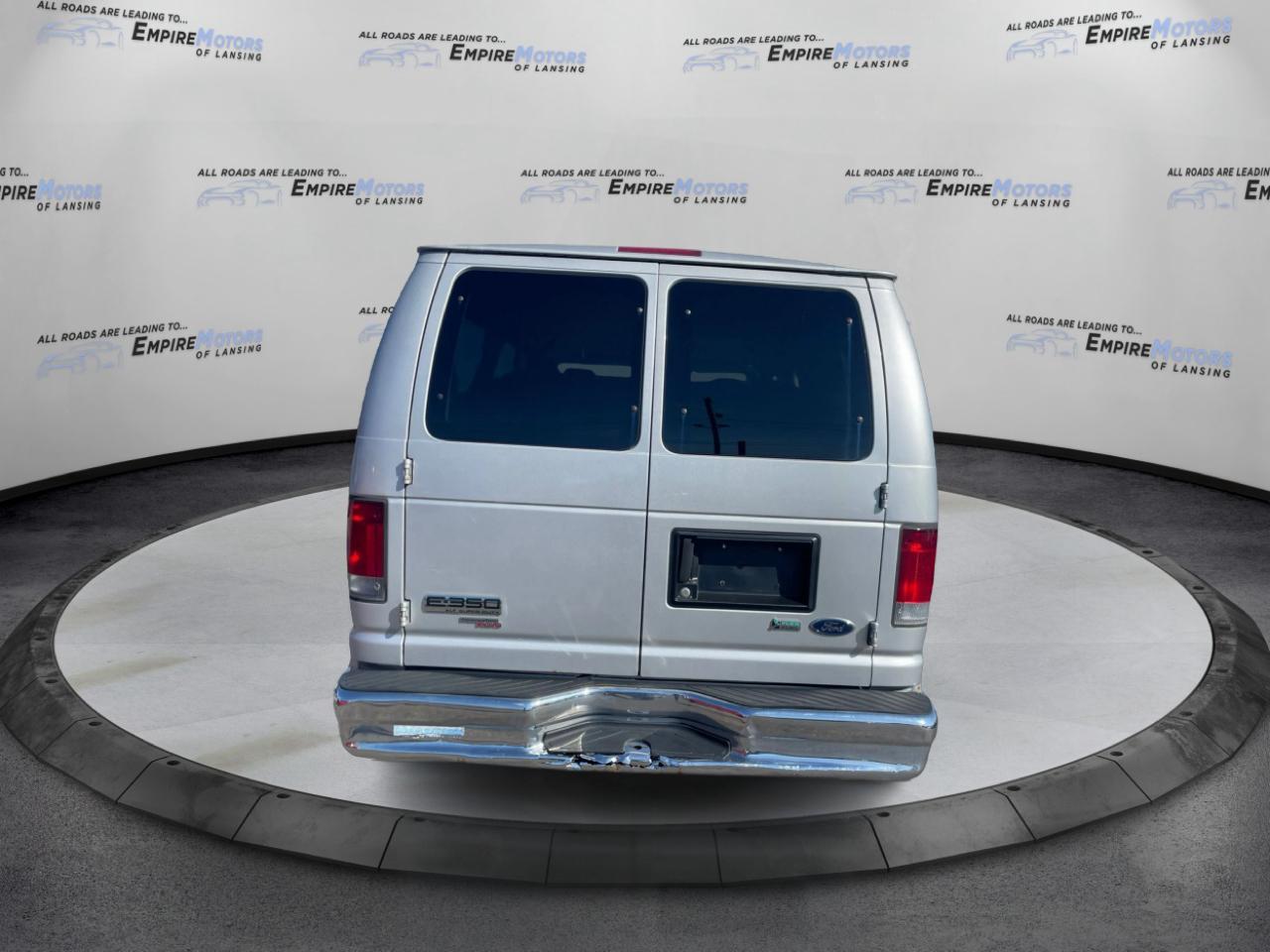 Ford Econoline E-350 XL Super Duty 2012