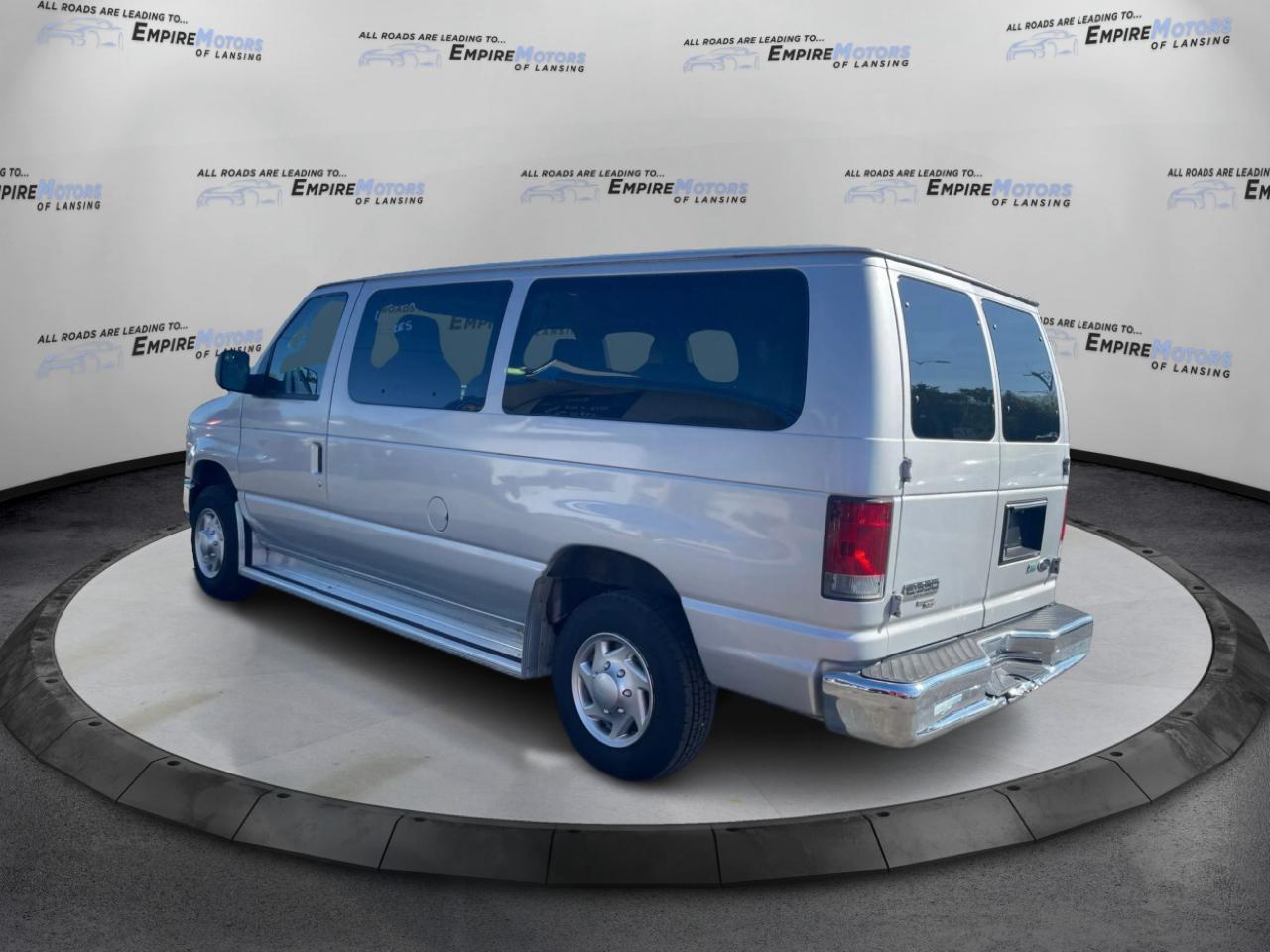 Ford Econoline E-350 XL Super Duty 2012