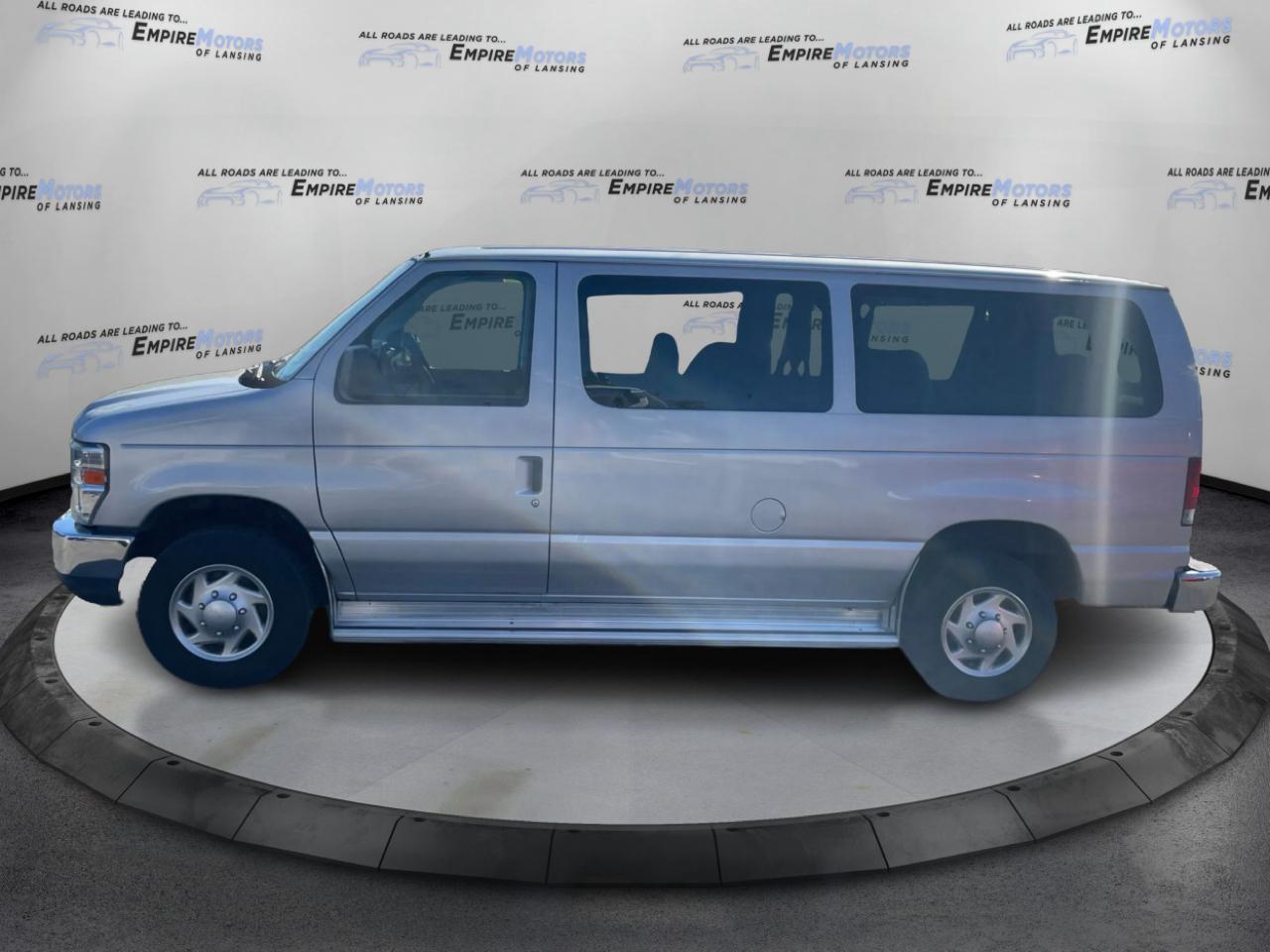Ford Econoline E-350 XL Super Duty 2012