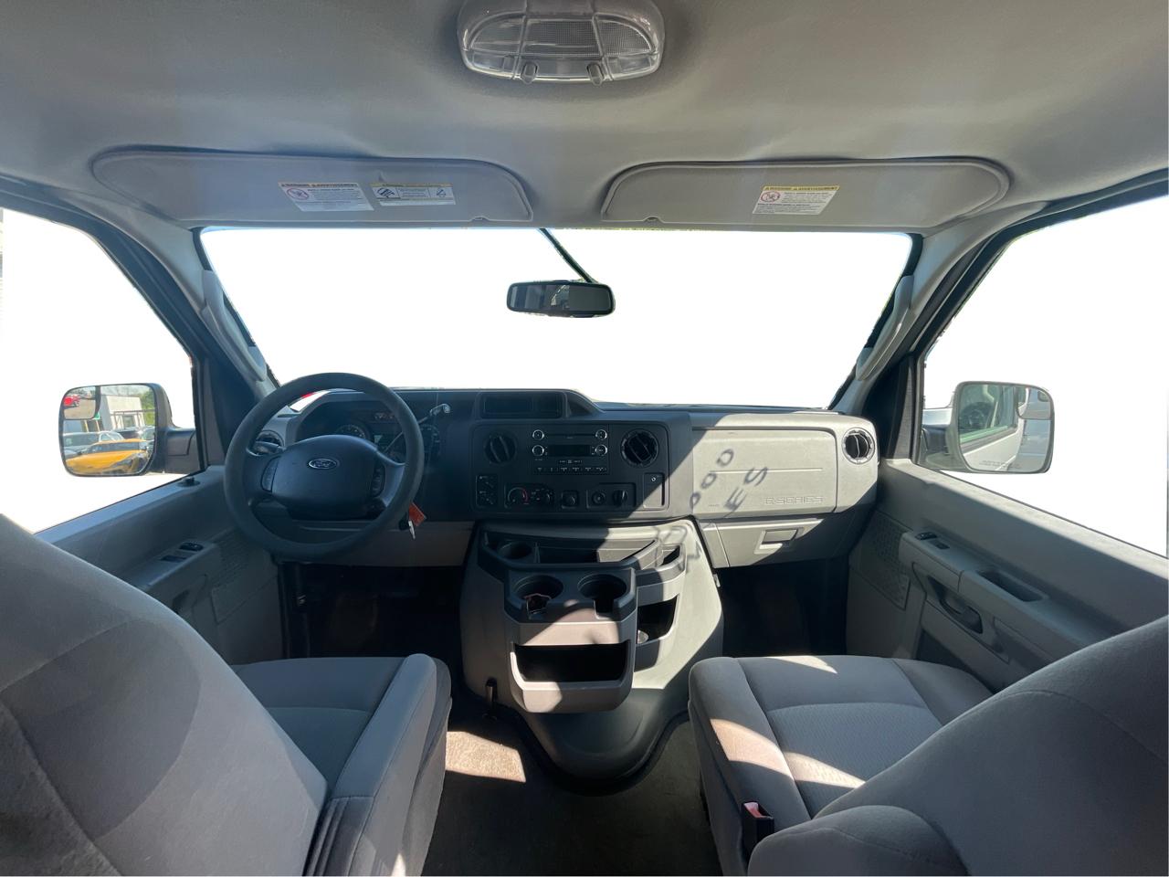 Ford Econoline E-350 XL Super Duty 2012