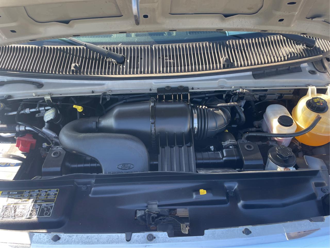 Ford Econoline E-350 XL Super Duty 2012
