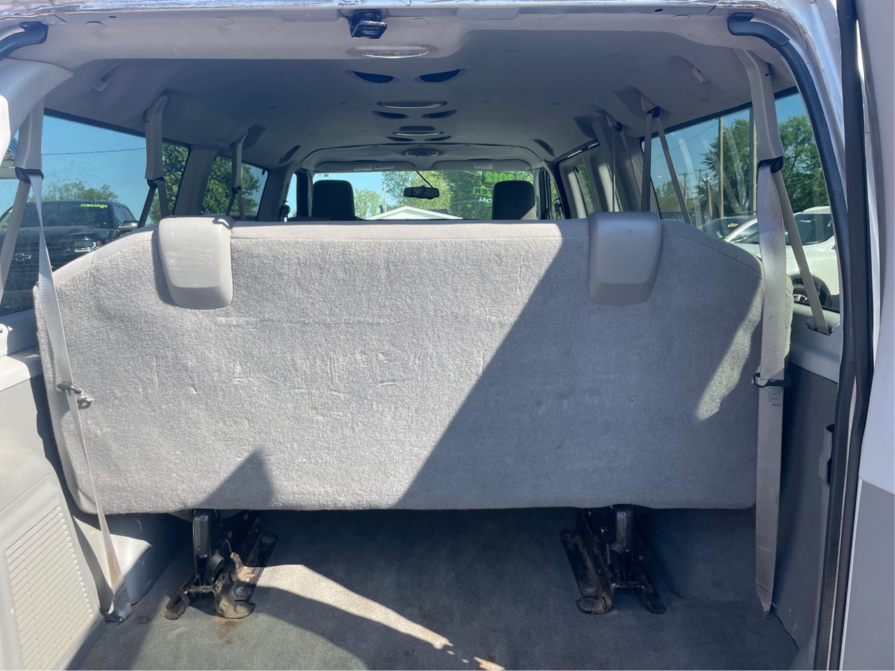 Ford Econoline E-350 XL Super Duty 2012