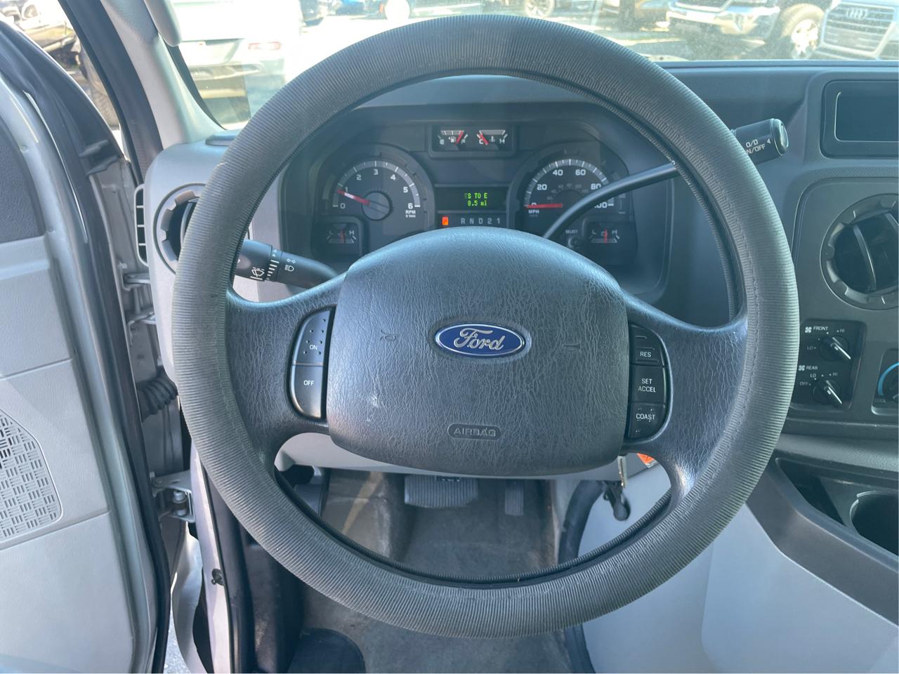 Ford Econoline E-350 XL Super Duty 2012