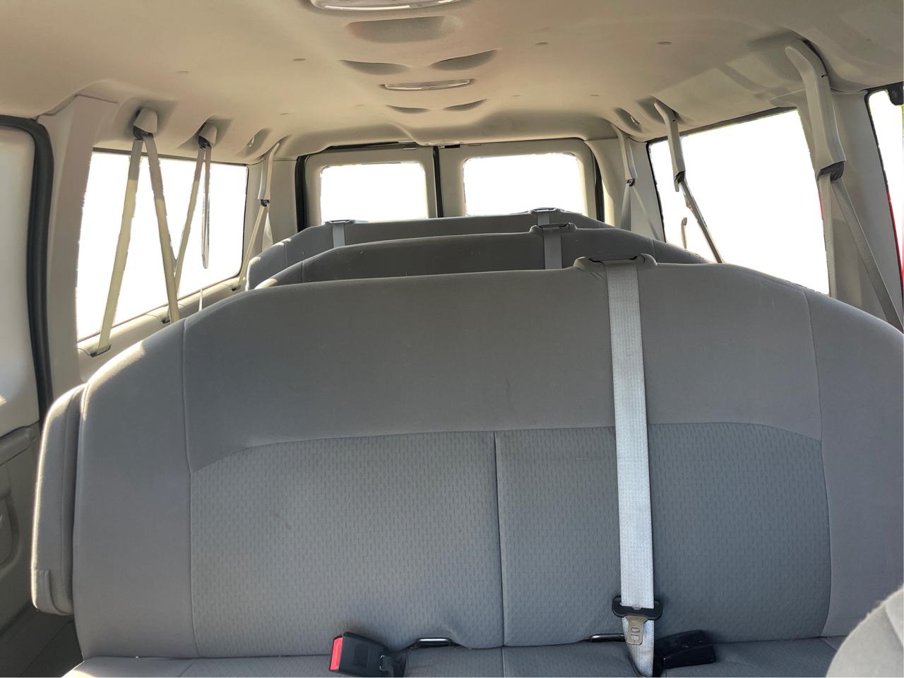 Ford Econoline E-350 XL Super Duty 2012