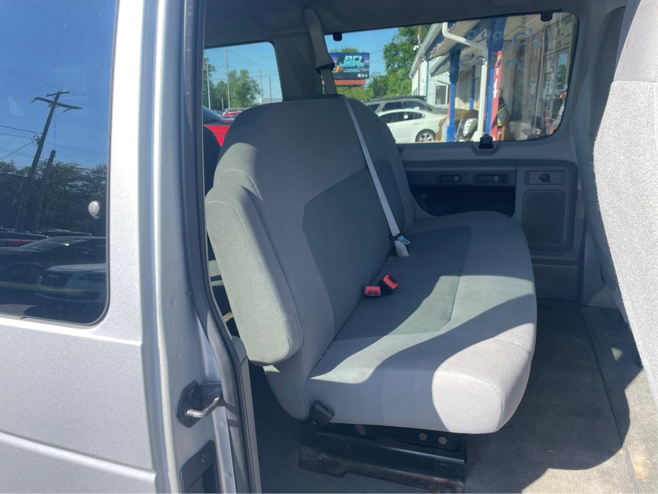 Ford Econoline E-350 XL Super Duty 2012