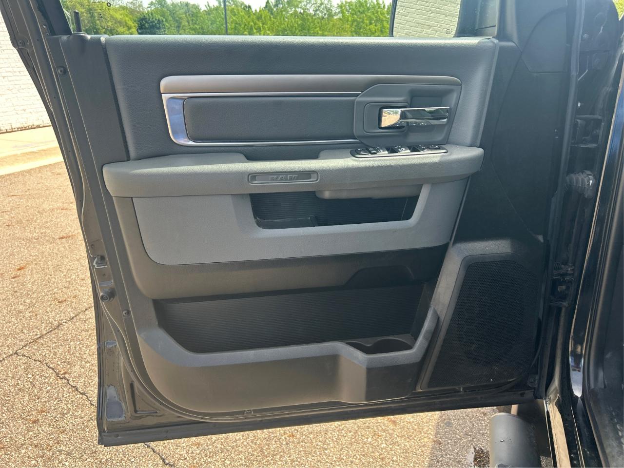 RAM 1500 Classic Tradesman Crew Cab SWB 4WD 2019