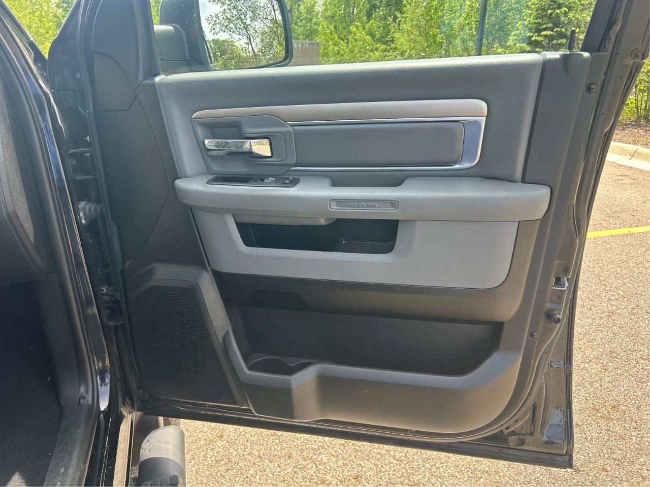 RAM 1500 Classic Tradesman Crew Cab SWB 4WD 2019