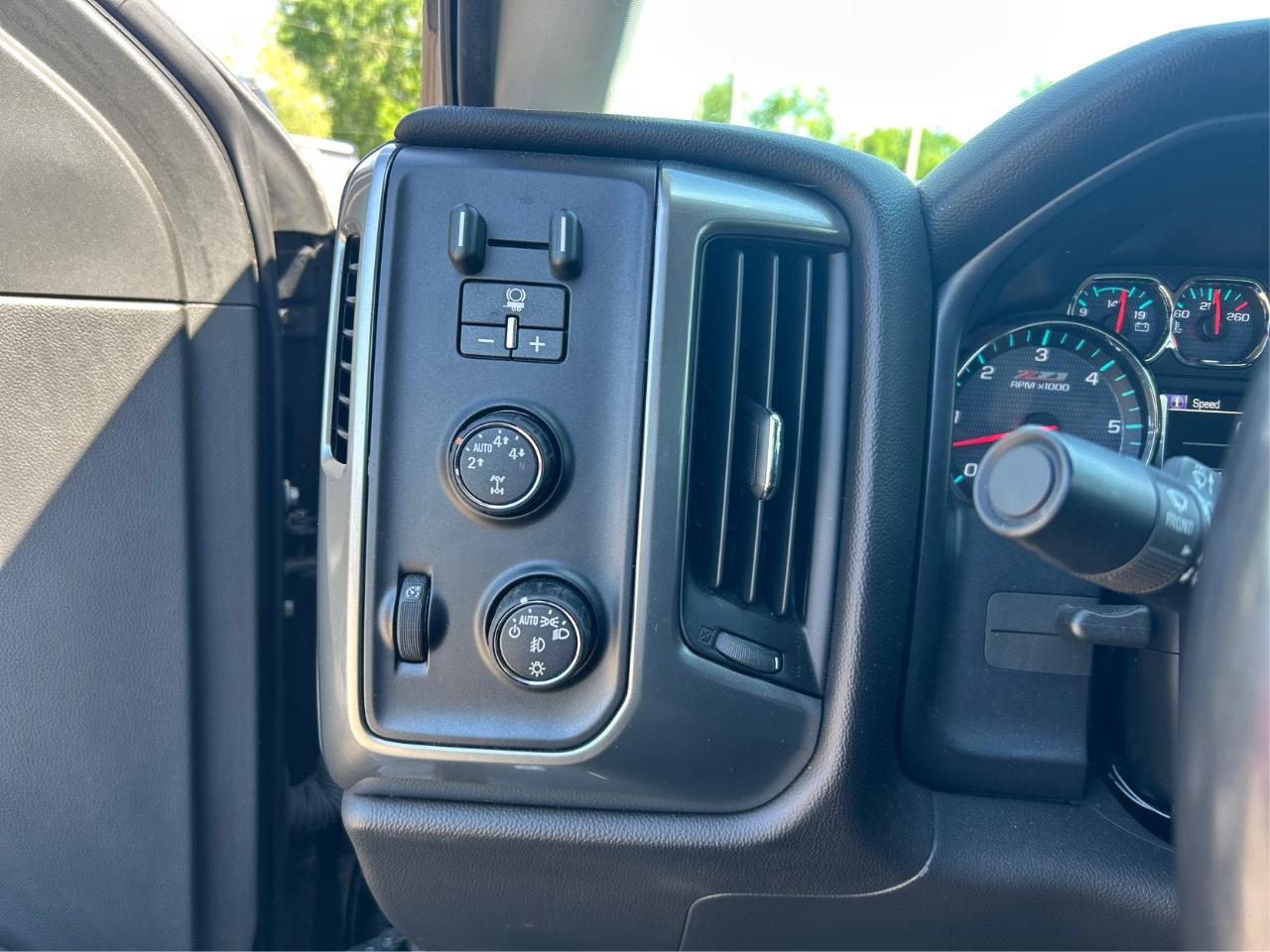 Chevrolet Silverado 1500 LT Crew Cab Long Box 4WD 2015