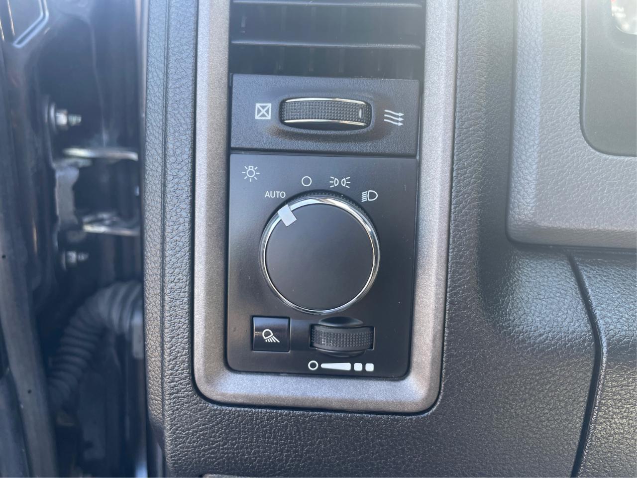 RAM 1500 Tradesman Quad Cab 4WD 2016