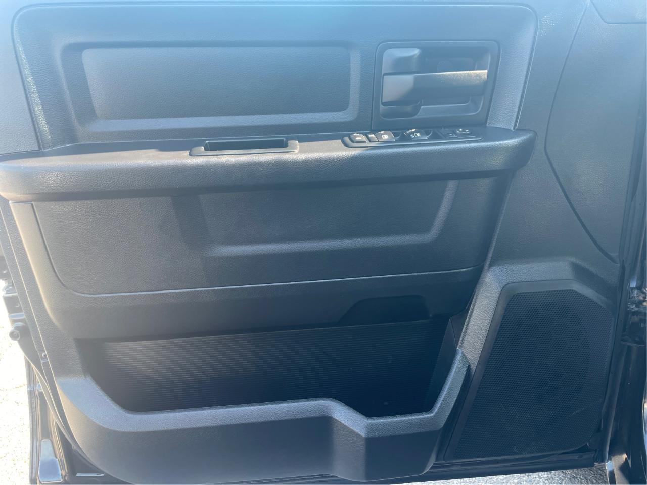RAM 1500 Tradesman Quad Cab 4WD 2016