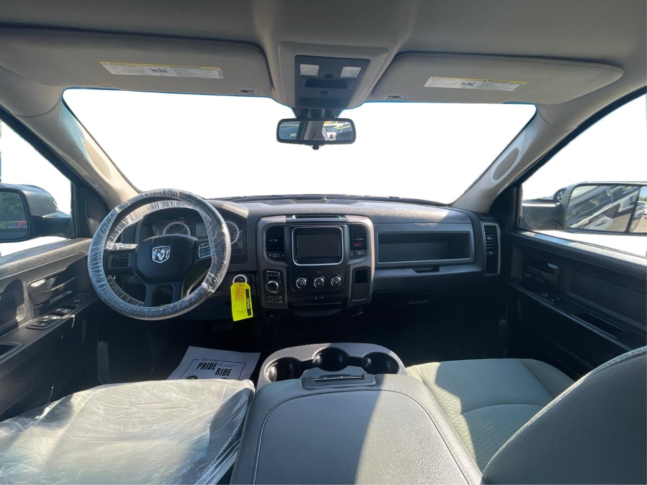 RAM 1500 Tradesman Quad Cab 4WD 2016