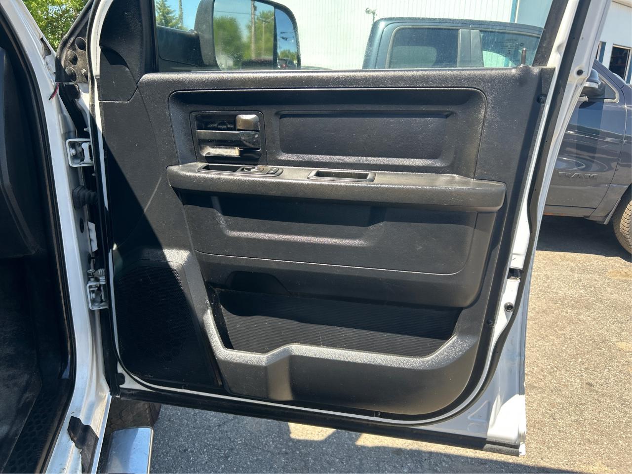 RAM 3500 Tradesman Crew Cab 4WD DRW 2016
