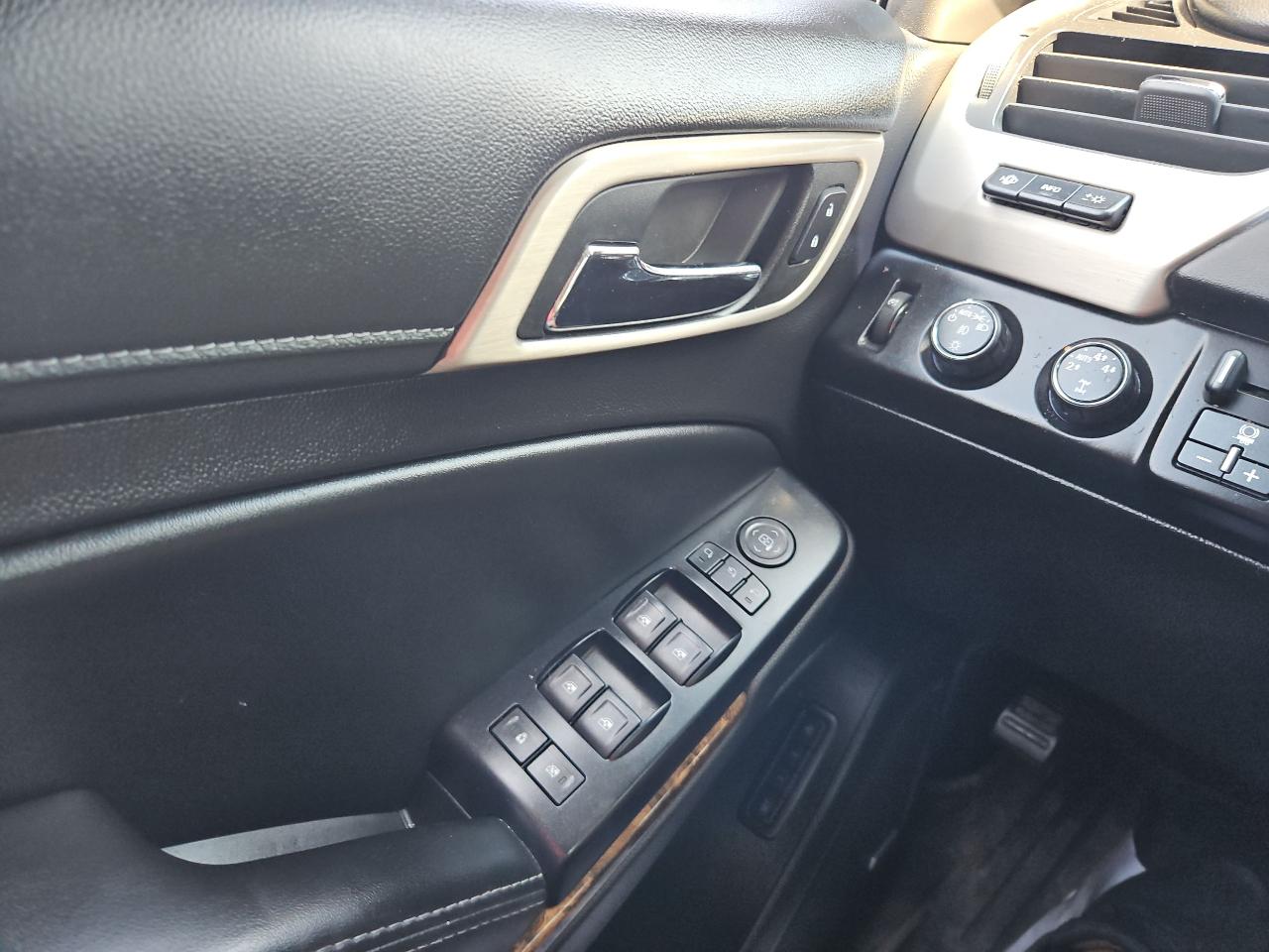 GMC Yukon Denali 4WD 2015