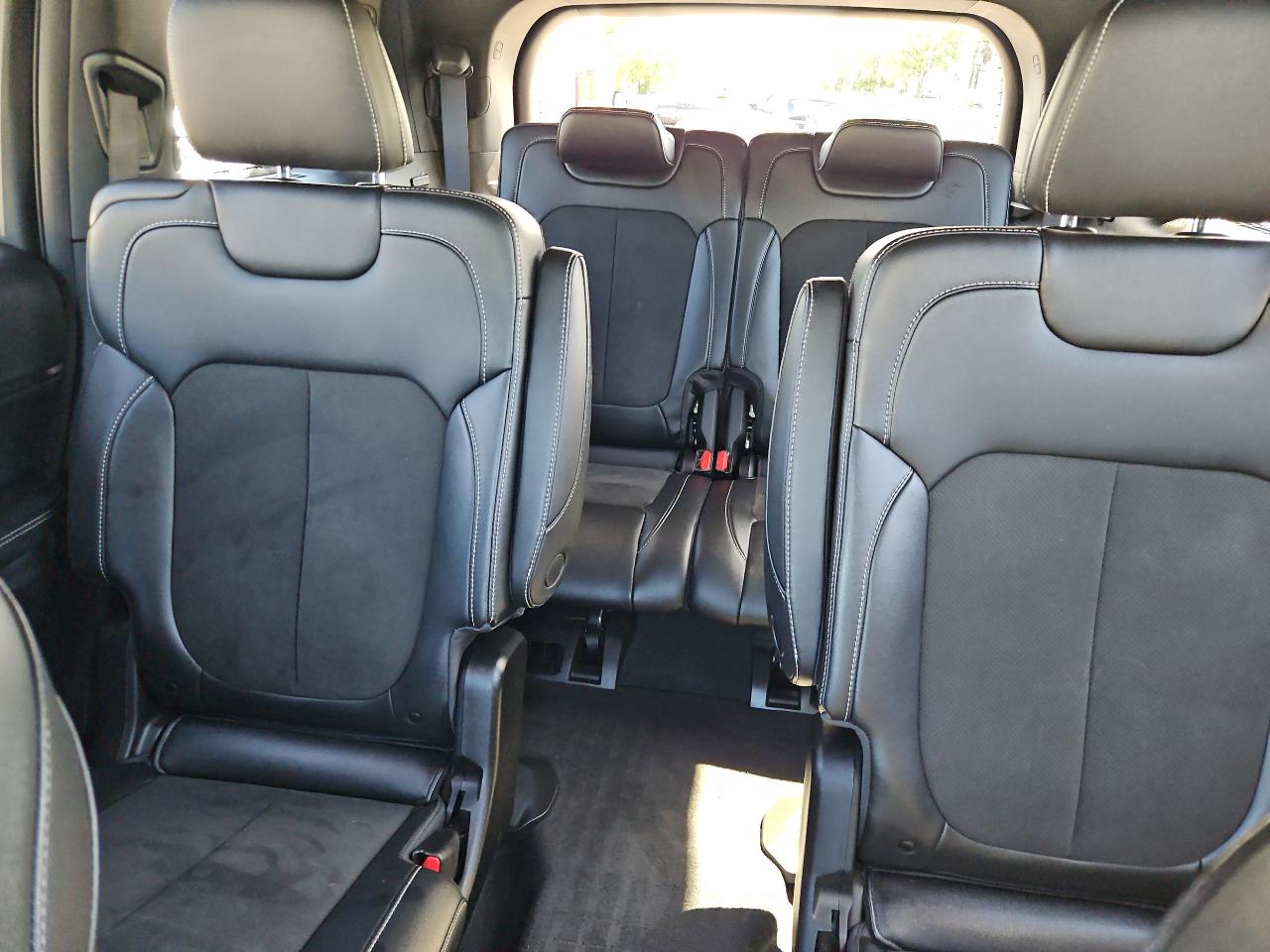 Jeep Grand Cherokee L Laredo 4WD 2023