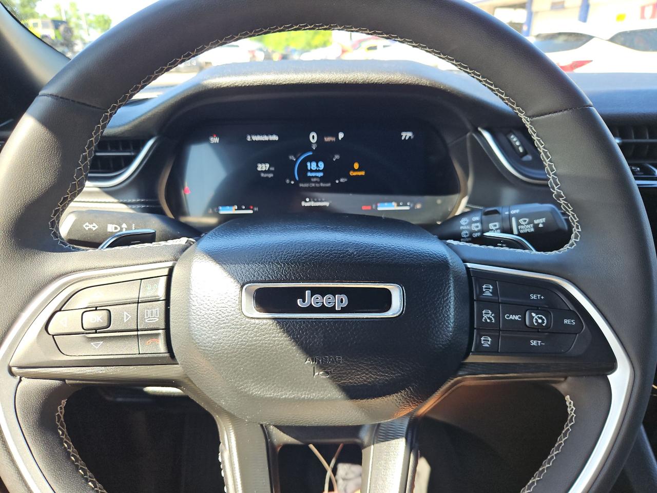Jeep Grand Cherokee L Laredo 4WD 2023