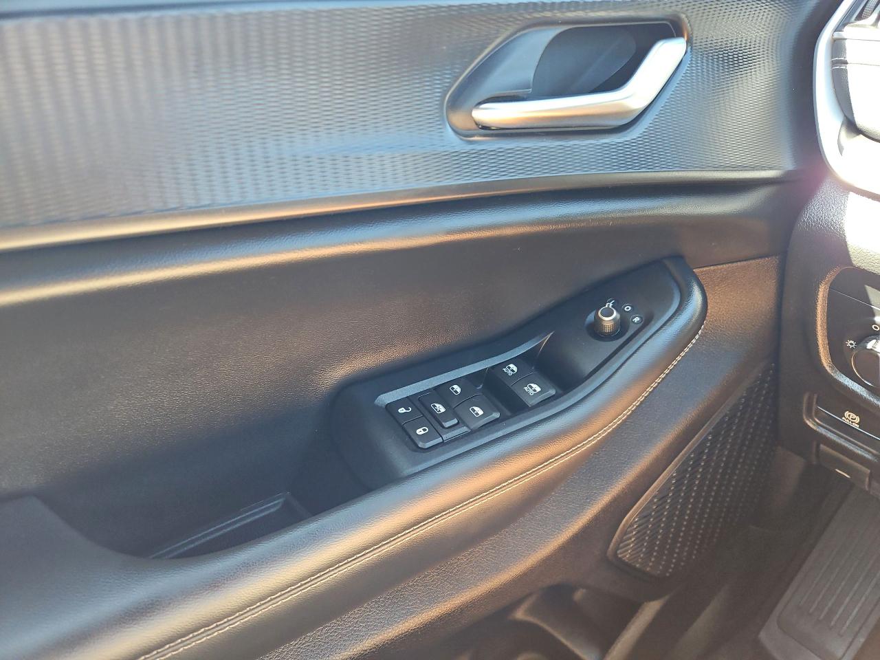Jeep Grand Cherokee L Laredo 4WD 2023