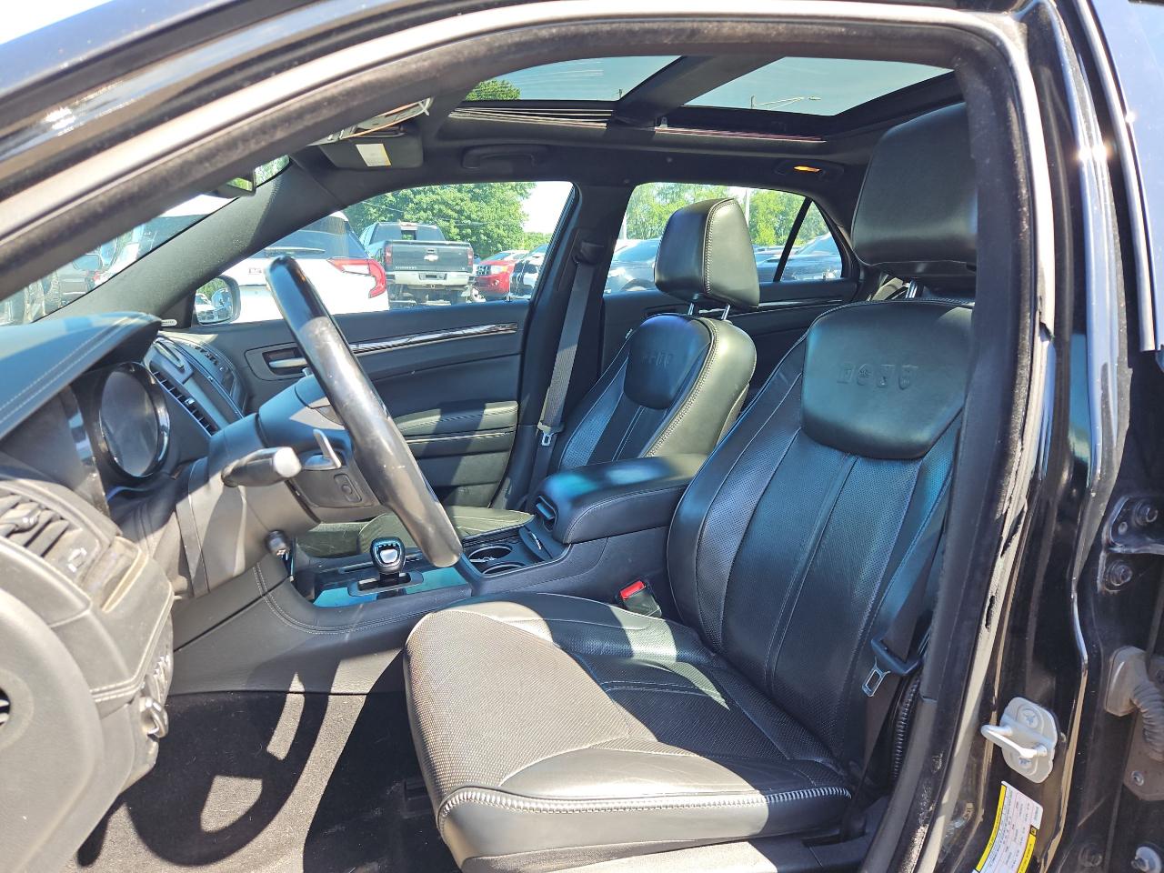 Chrysler 300 C John Varvatos Luxury RWD 2014