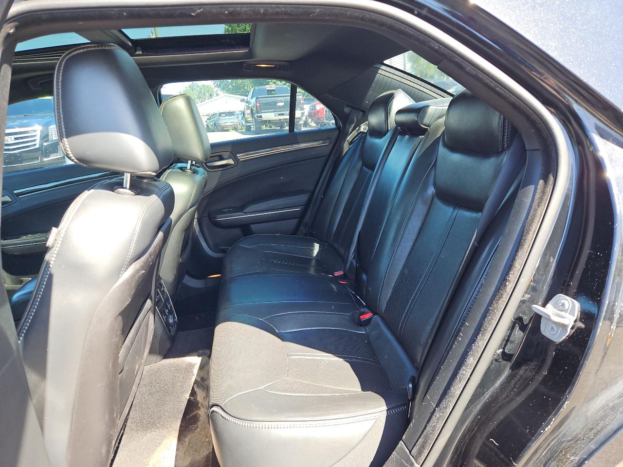 Chrysler 300 C John Varvatos Luxury RWD 2014