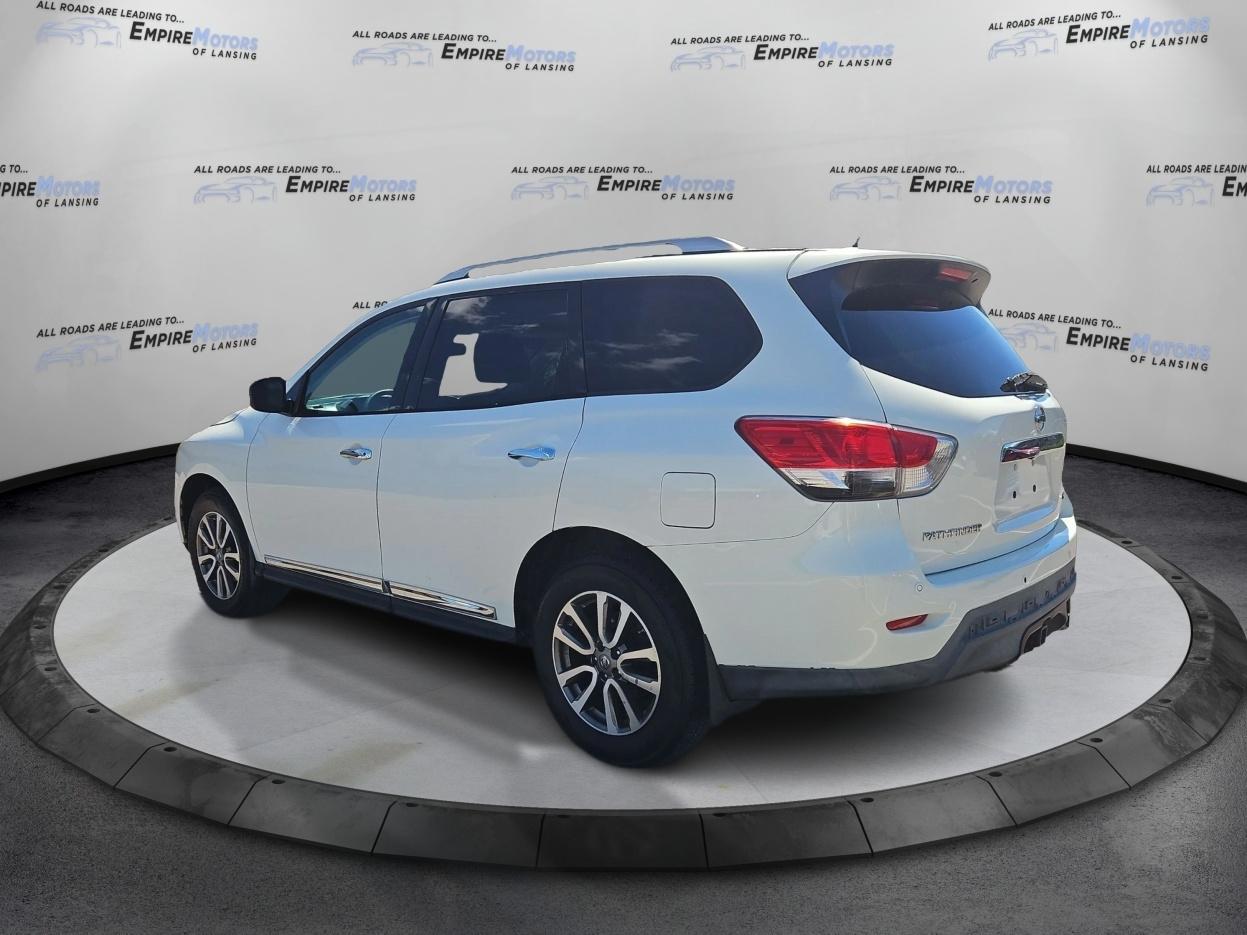 Nissan Pathfinder LE 2WD 2013