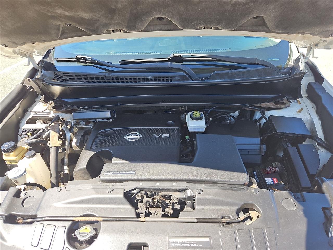 Nissan Pathfinder LE 2WD 2013