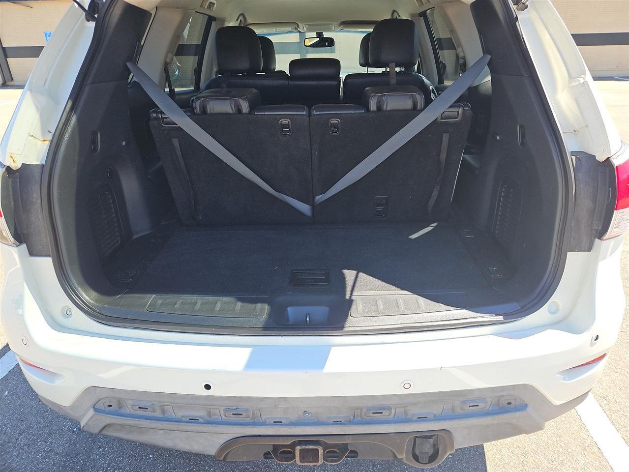 Nissan Pathfinder LE 2WD 2013