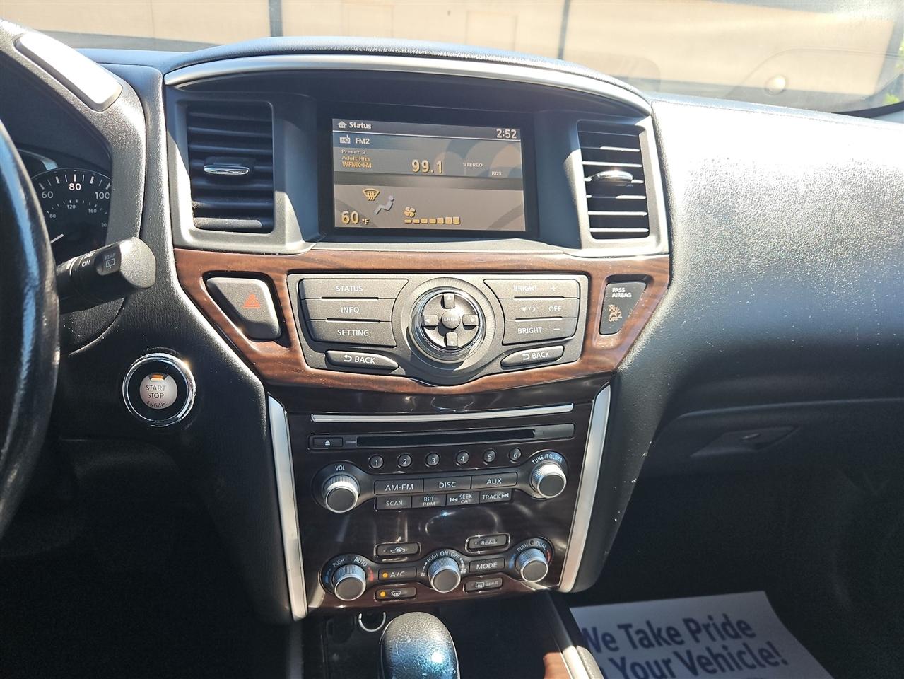 Nissan Pathfinder LE 2WD 2013