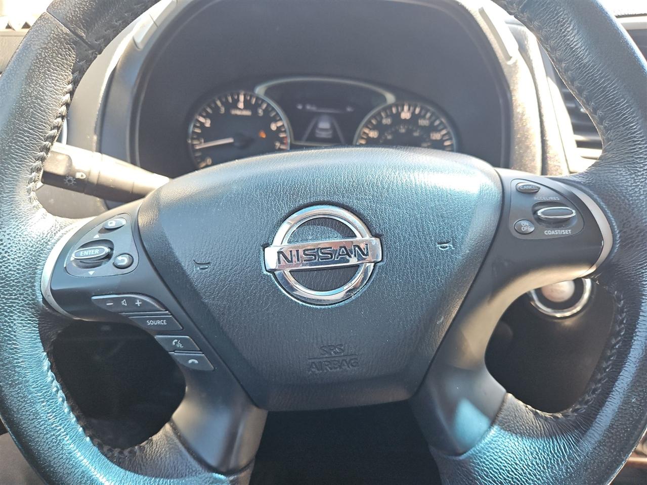 Nissan Pathfinder LE 2WD 2013