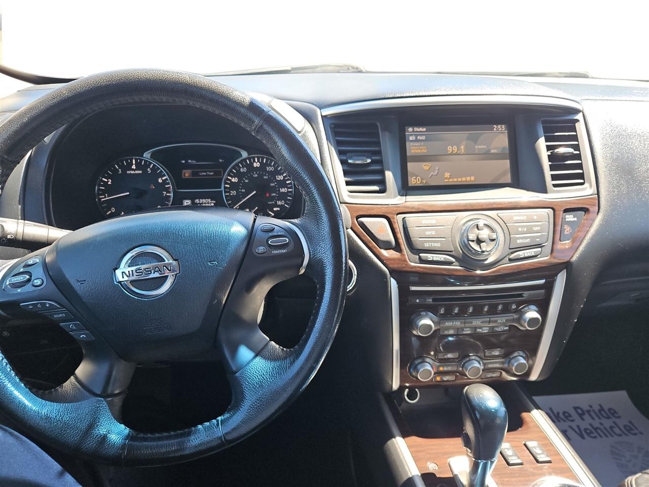 Nissan Pathfinder LE 2WD 2013