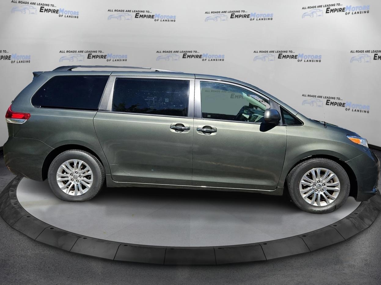 Toyota Sienna XLE FWD 8-Passenger V6 2013