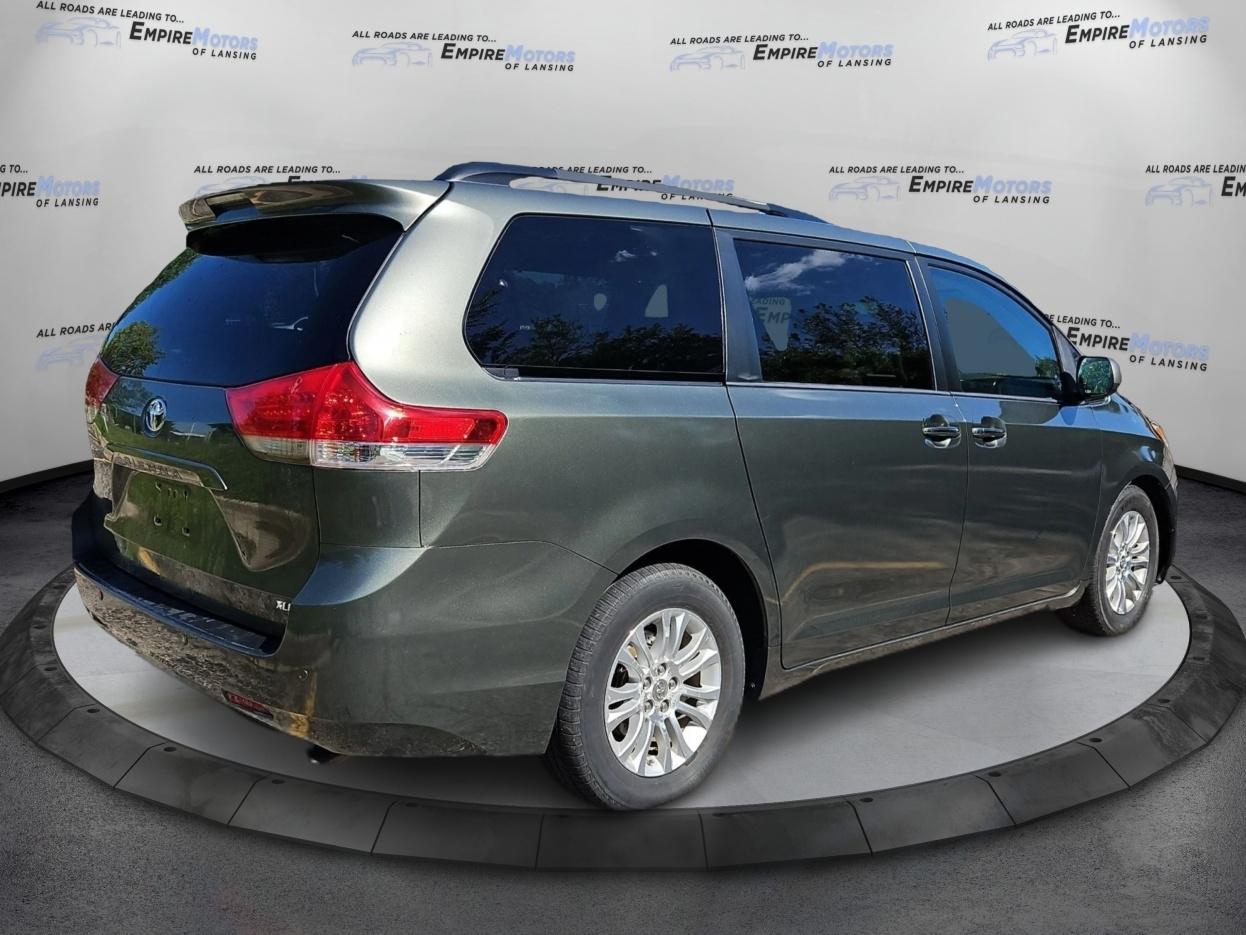 Toyota Sienna XLE FWD 8-Passenger V6 2013