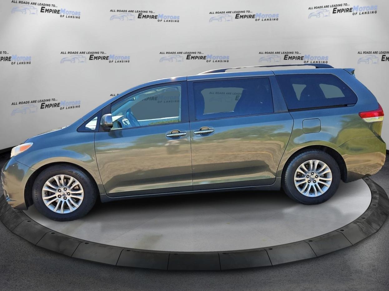 Toyota Sienna XLE FWD 8-Passenger V6 2013