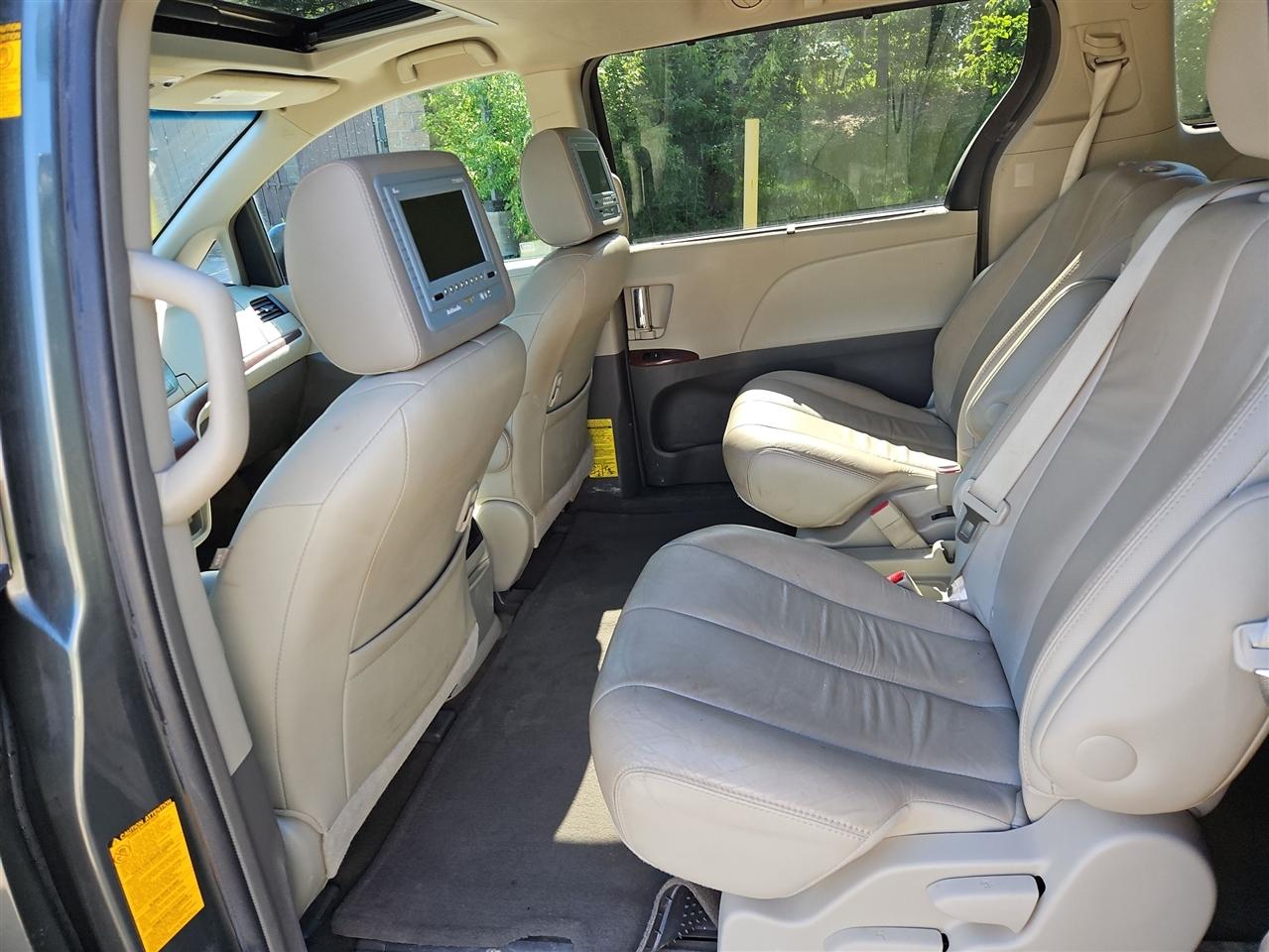 Toyota Sienna XLE FWD 8-Passenger V6 2013