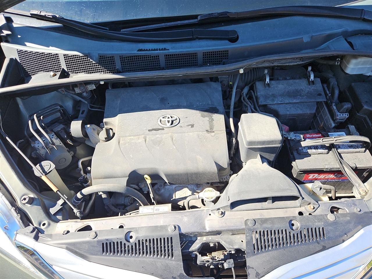 Toyota Sienna XLE FWD 8-Passenger V6 2013
