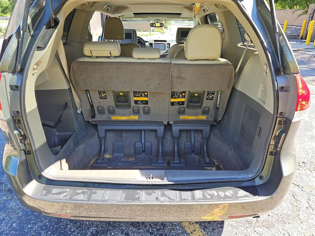 Toyota Sienna XLE FWD 8-Passenger V6 2013