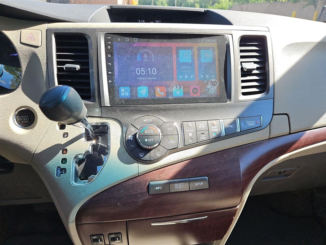 Toyota Sienna XLE FWD 8-Passenger V6 2013