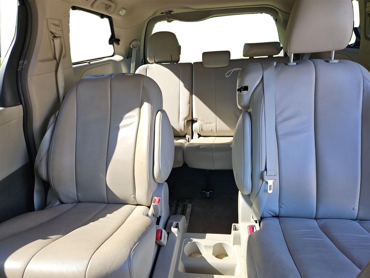 Toyota Sienna XLE FWD 8-Passenger V6 2013