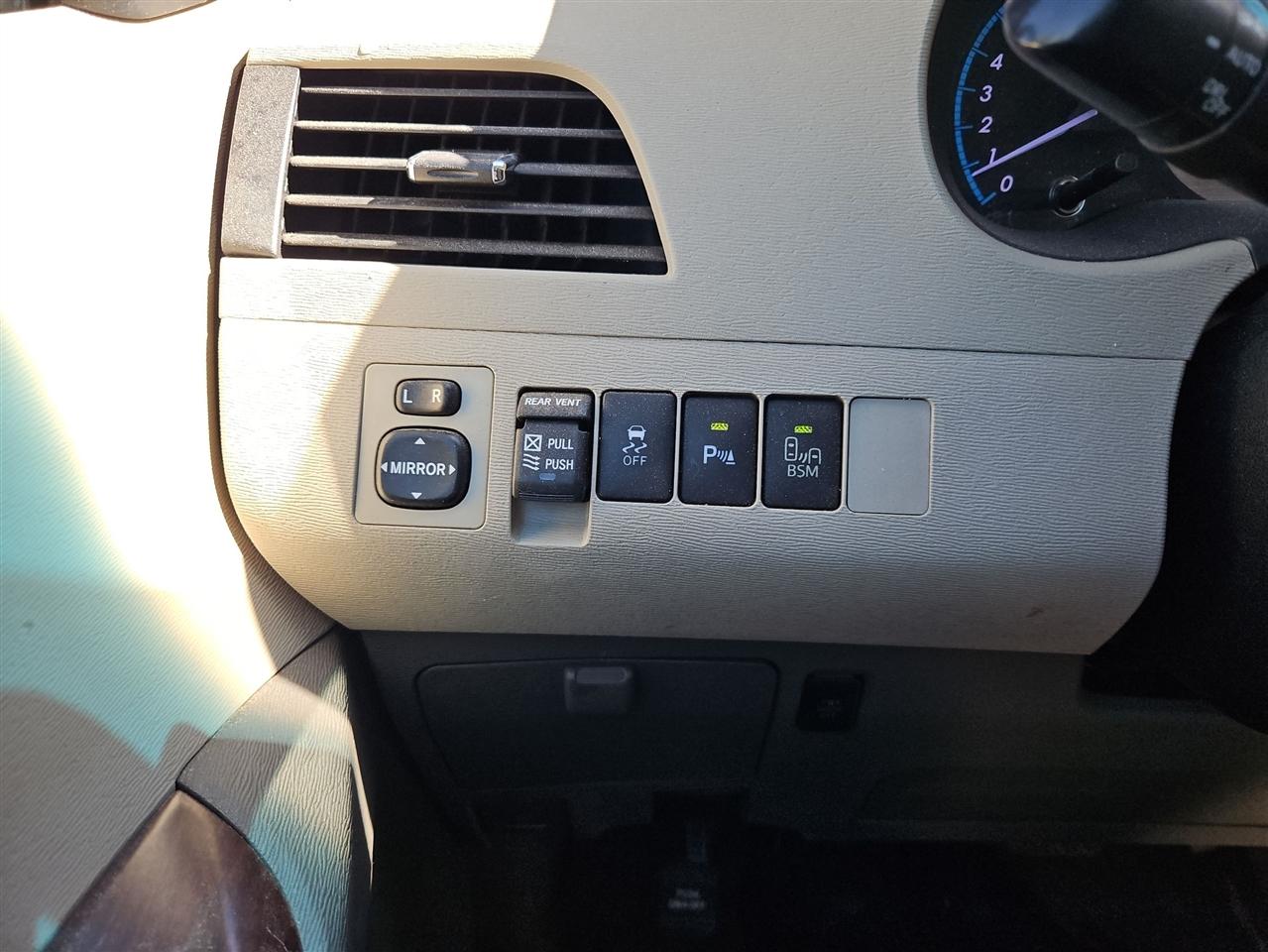 Toyota Sienna XLE FWD 8-Passenger V6 2013