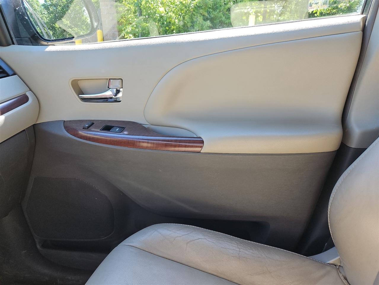 Toyota Sienna XLE FWD 8-Passenger V6 2013