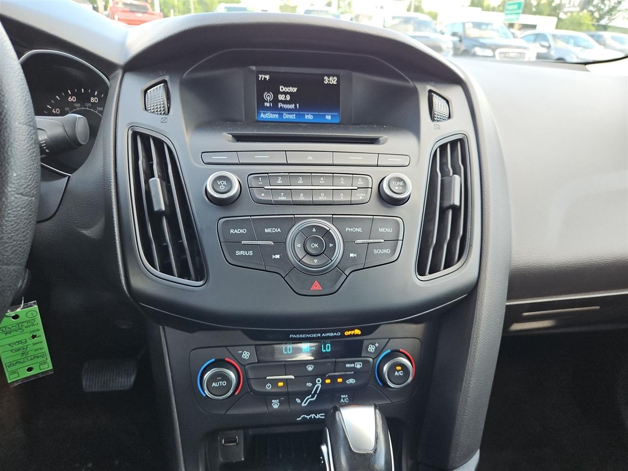 Ford Focus SE Sedan 2016