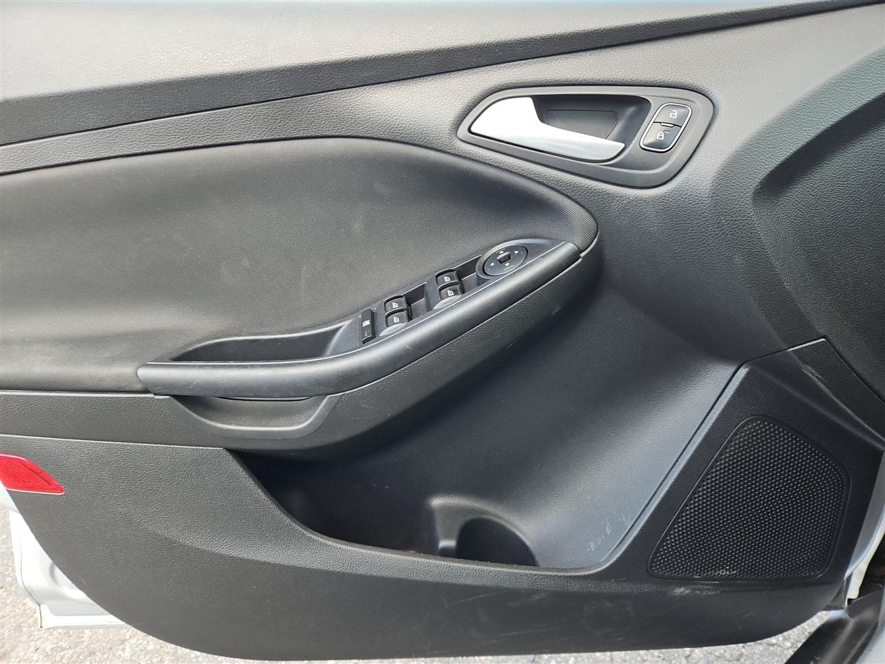 Ford Focus SE Sedan 2016